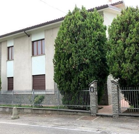 Casa Nebieu In Edificio Indipendente Nel Centro Di Monforte Monforte dʼAlba Exteriér fotografie