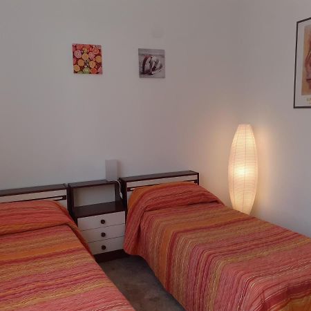 Casa Nebieu In Edificio Indipendente Nel Centro Di Monforte Monforte dʼAlba Exteriér fotografie