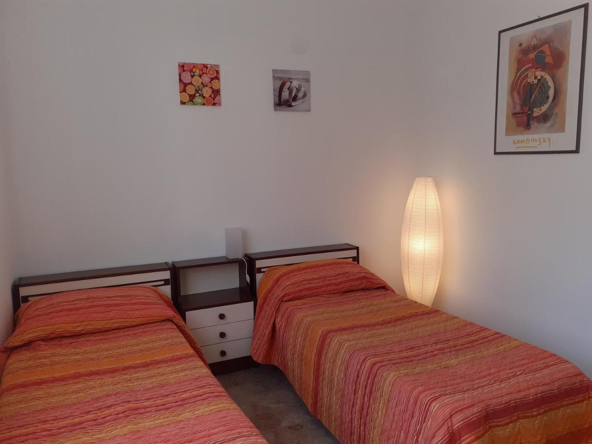 Casa Nebieu In Edificio Indipendente Nel Centro Di Monforte Monforte dʼAlba Exteriér fotografie